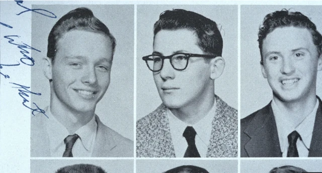 Aldrich Ames (tengah) putus kuliah, tapi ayahnya membantunya mendapatkan pekerjaan di CIA.
