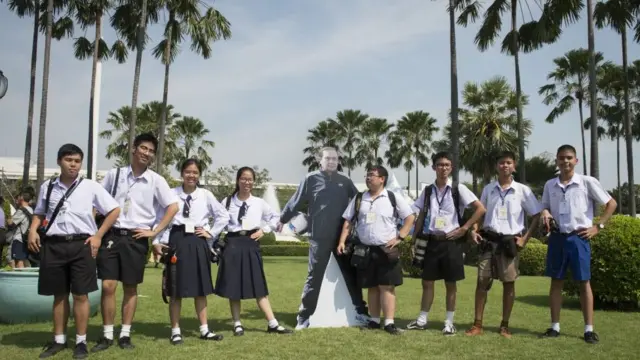 เด็ก ๆ ร่วมถ่ายภาพกับสแตนดี้นายกรัฐมนตรีที่ทำเนียบรัฐบาล เนื่องในวันเด็กแห่งชาติปี 2561