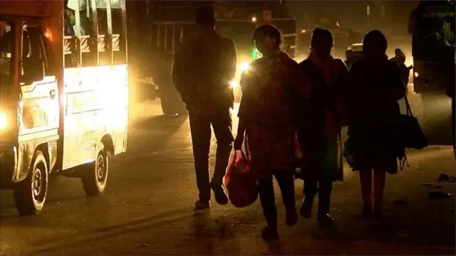 নারী যাত্রী