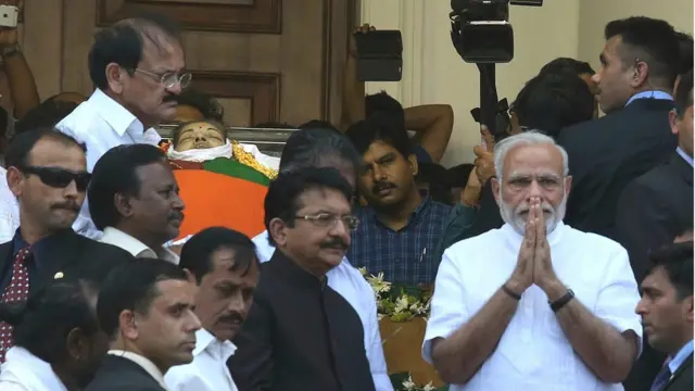 नरेंद्र मोदी