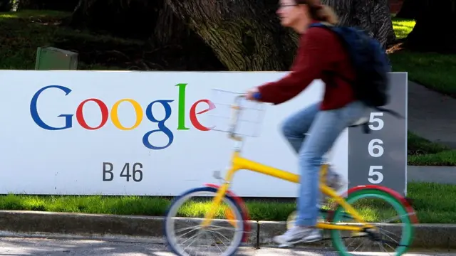 Компания Google предоставляет своим сотрудникам велосипеды для перемещения по территории в Маунтин-Вью