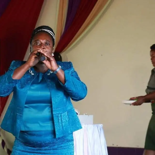 Akiwa gerezani alianza maisha ya kuwa mfungwa , huku bintiye akiwekwa mikononi mwa malezi ya dada yake Cyprine