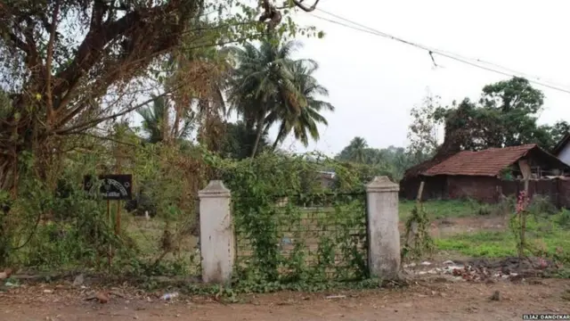 નવાબે યહૂદી કબ્રસ્તાન માટે આ જમીન આપી હતી. મુરુડમાં આ કબ્રસ્તાન આજે પણ છે.