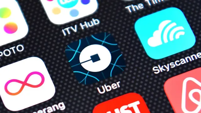 Приложение Uber на смартфоне