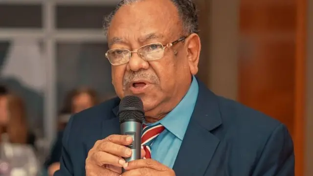 রুহুল হক, আওয়ামী লীগ সরকারের সাবেক স্বাস্থ্যমন্ত্রী।