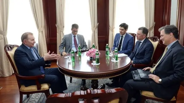 Кучма зустрівся зі спеціальним представником США з питань Мінських угод