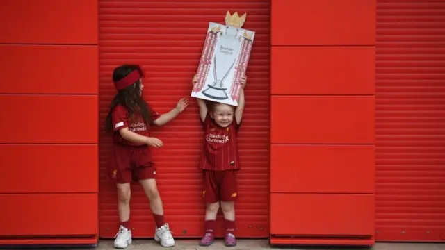 မျိုးဆက်အလိုက် လီဗာပူးပရိသတ်- တချို့တွေက လွန်ခဲ့တဲ့နှစ်၃၀ အမှတ်ပေးချန်ပီယံဆုနောက်ဆုံးရခဲ့တုန်းက မွေးတောင် မမွေးကြသေးပါဘူး။