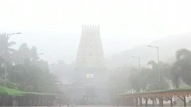 మంచులో సింహాచలం కొండ