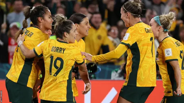 Australia celebrate equalising against England