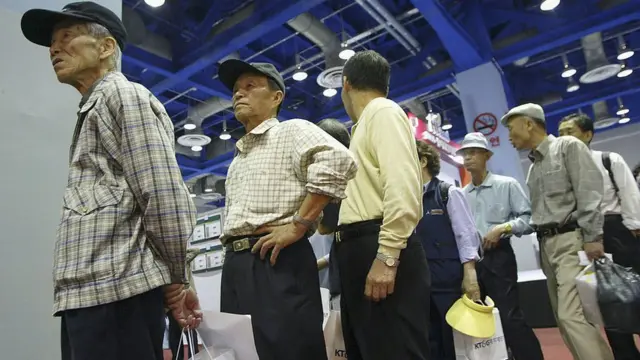 مجموعة من كبار السن في كوريا الجنوبية