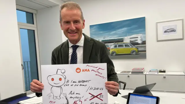 بیشتر سوال‌های کاربران از آقای دیس درباره ماشین‌های الکتریکی بود