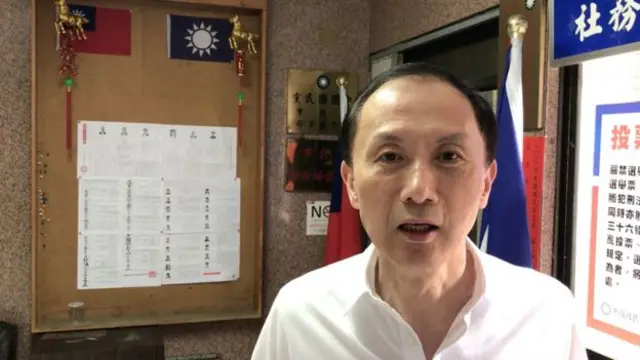 李新当时接受访问时，认为能团结党内，重用年轻世代的主席，才能让党有未来