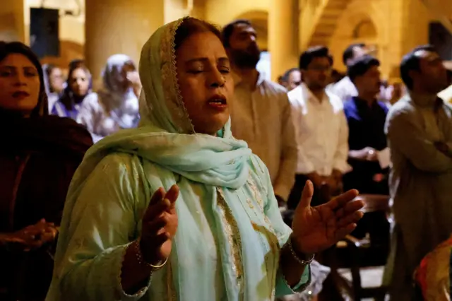 ပါကစ္စတန်နိုင်ငံ၊ ကရာချိမြို့က Holy Trinity ဘုရားကျောင်းမှာပြုလုပ်တဲ့ ဝတ်ပြုဆုတောင်းပွဲ 