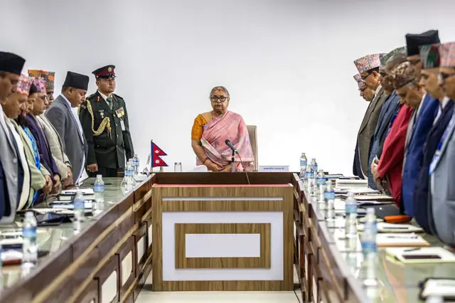 Praịm minista mba Nepal ọhụrụ bụ na mba Sushila Karki (C)