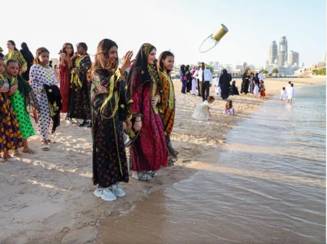 ما قصة الحية بية في الموروث الشعبي الخليجي؟