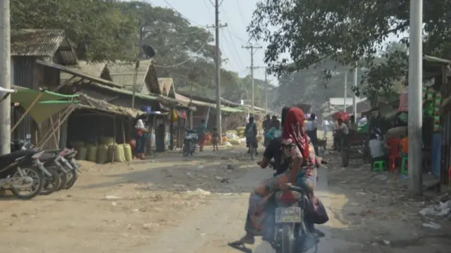စစ်တွေက မွတ်ဆလင် ဒုက္ခသည်စခန်း တစ်နေရာ