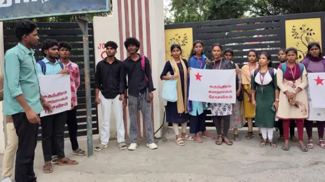 நீட் வினாத்தாள் கசிந்ததையொட்டி மாணவர் அமைப்பினர் நடத்திய போராட்டம்
