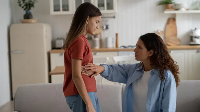 लहान मुलगी आईसोबत 