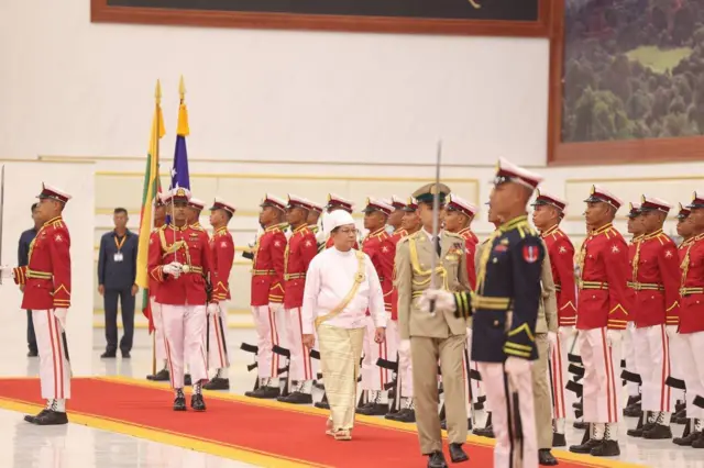 စစ်ခေါင်းဆောင်ကနေ သမ္မတဖြစ်လာတဲ့ ဦးမင်းအောင်လှိုင်