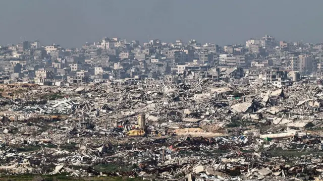 从南以色列、靠近以色列—加沙边界的以色列一侧望向加沙的毁坏景象,摄于2026年1月21日