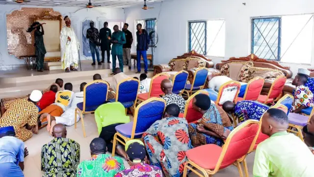 Oluwoo ati awon odo naa