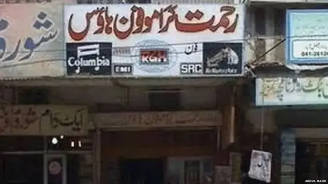 ਉਸਤਾਦ ਨੁਸਰਤ ਨੇ ਕਵਾਲੀ ਤੋਂ ਪਹਿਲਾਂ ਤਬਲਾ ਵਜਾਉਣ ਦੀ ਸਿਖਿਆ ਲਈ ਸੀ ਅਤੇ ਤਬਲਾ ਵਜਾਉਣ ਵਿੱਚ ਉਨ੍ਹਾਂ ਨੂੰ ਬਹੁਤ ਮੁਹਾਰਤ ਹਾਸਲ ਸੀ
