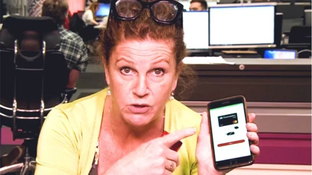 شری وال خبر‌نگار بی‌بی‌سی تأکید می‌کند که هرگز نباید تلفن همراه و کارت‌های بانکی را در کنار هم بگذارید