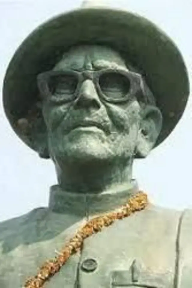 சந்திர சிங்கின் சிலை 