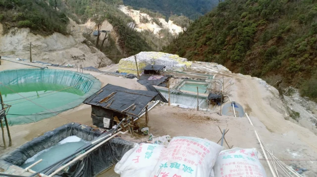 ကချင်ပြည်နယ်ထဲက မြေရှားသတ္တုတွင်းတစ်နေရာ