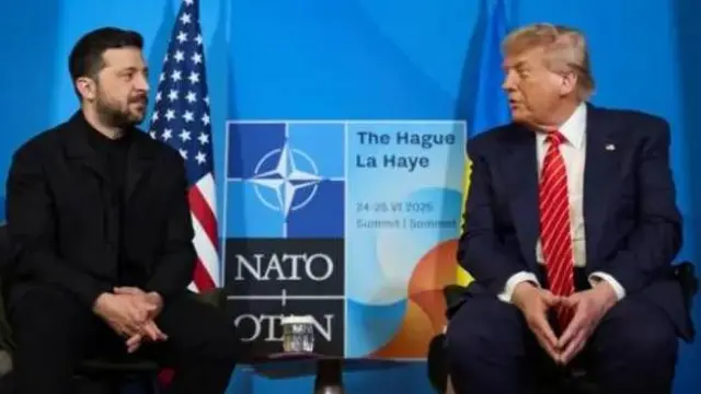 El presidente de Ucrania, Volodymyr Zelensky, junto al presidente estadounidense Donald Trump en la cumbre de la OTAN 