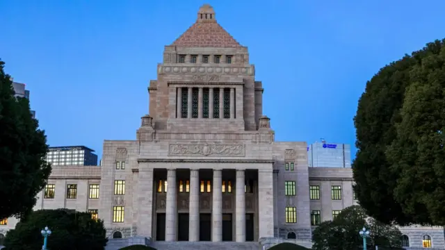 அவைக்கு வராத எம்.பி. பதவிநீக்கம்