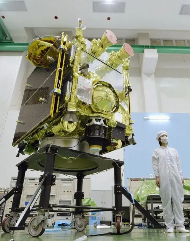 La sonde spatiale Hayabusa2 est actuellement en route vers l'astéroïde sombre 1998 KY26 (Crédit : Alamy)