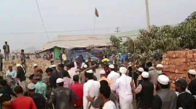 দিনাজপুরের হাকিমপুরে নারীদের ফুটবল ম্যাচ বন্ধ করে দেয় 'তৌহিদী জনতা'