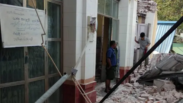 ငလျင်ဒဏ်ကြောင့် ပြိုကျခဲ့တဲ့ ဗလီတစ်လုံး