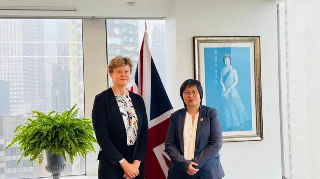 ကုလသမဂ္ဂဆိုင်ရာဗြိတိန်သံအမတ်ကြီးနဲ့ NUG နိုင်ငံခြားရေးဝန်ကြီး ဒေါ်ဇင်မာအောင် 