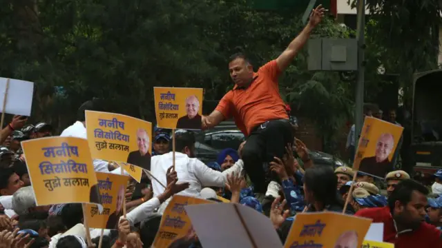 मनीष सिसोदिया को लेकर प्रदर्शन