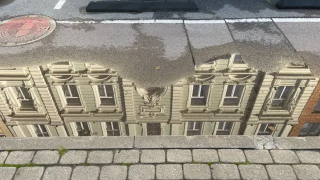 Većina objekata izgrađenih u secesiji nalaze se nešto dalje od strogog centra grada, poput ovog, nedaleko od Prve riške bolnice