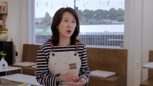 카페에서 인터뷰 중인 대동리 주민 신나리 씨