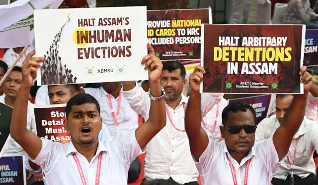 Tous les membres de l'Union des étudiants minoritaires du Conseil territorial de Bodoland (ABMSU) protestent contre les "détentions arbitraires" et les "expulsions inhumaine" en Assam.