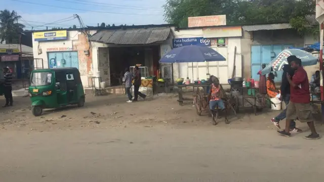 Shughuli zinaendelea kama kawaida katika mtaa wa Kawe, hakuna kilichobadilika