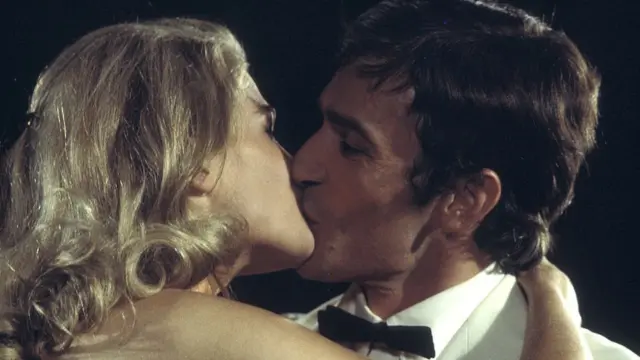 Kendis Bergen i Bekim Fehmiu u filmu „Avanturisti"