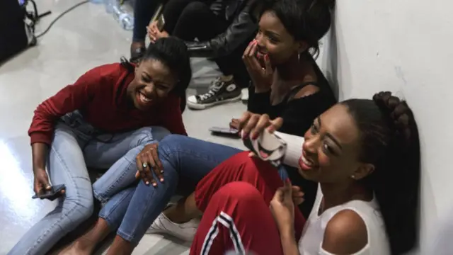 Models for Miss Africa pageant de joke backstage