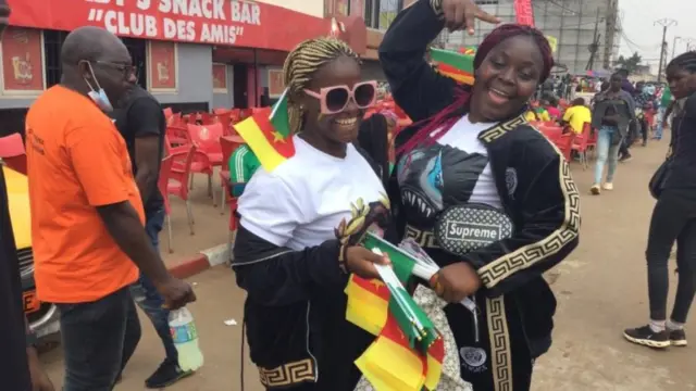 Football fans for di staduim