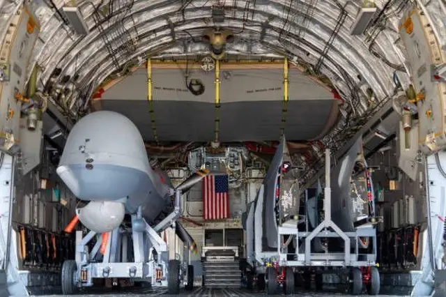 Diroonii MQ-9A Riipar yeroo xayyaara waraanaa fe'iisaa keessaa buufamu