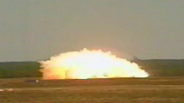 Foto de archivo de una prueba de la bomba GBU-43/B MOAB