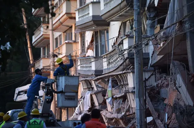 તૂટેલી બિલ્ડિંગ્સ