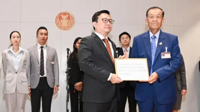 ก้าวไกล ยื่น พ.ร.บ.นิรโทษกรรม