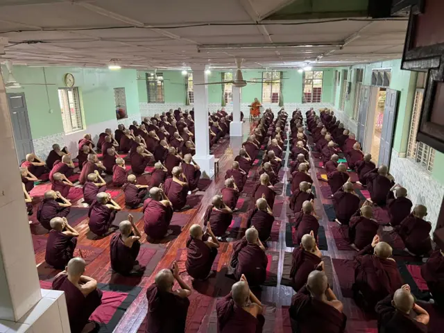 စည်ရှင်ကျောင်းက စာသင်သံဃာများ