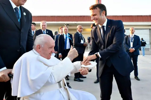 papa ve macron 
