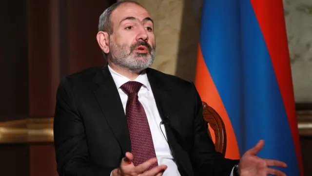 Paşinyan Putinə zəng edib